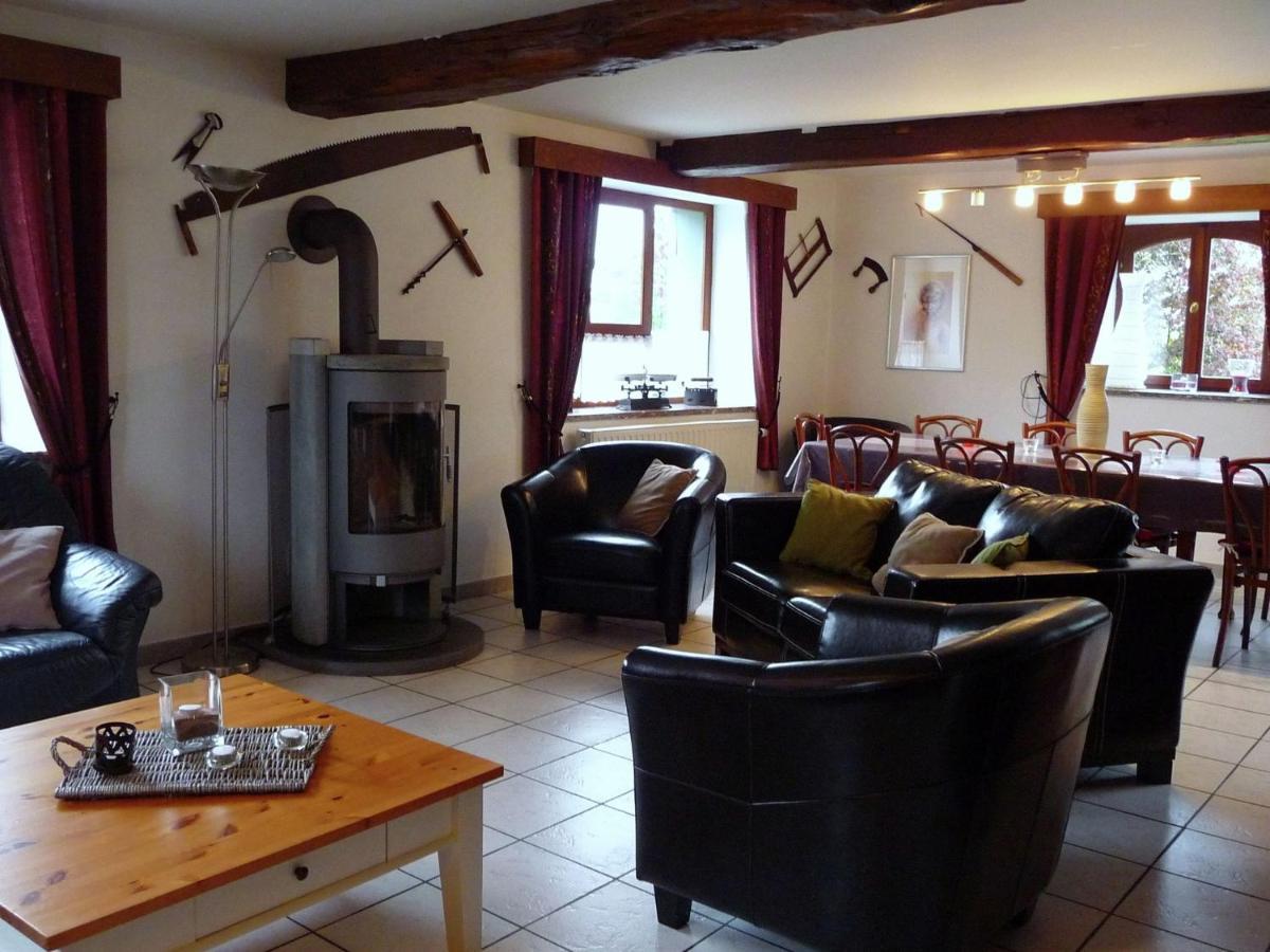 Spacious Holiday Home In Humain With Garden Marche-en-Famenne Exteriör bild